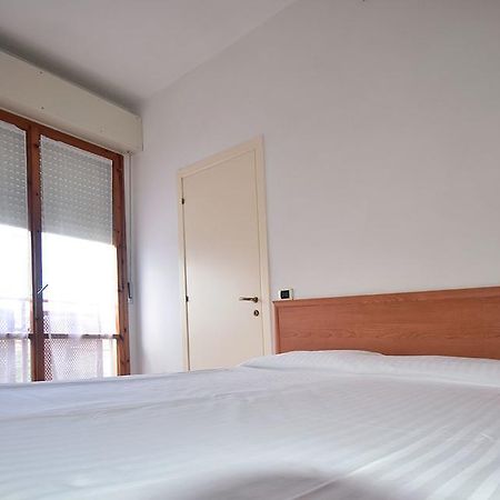 Residence Avana Сенигалия Екстериор снимка