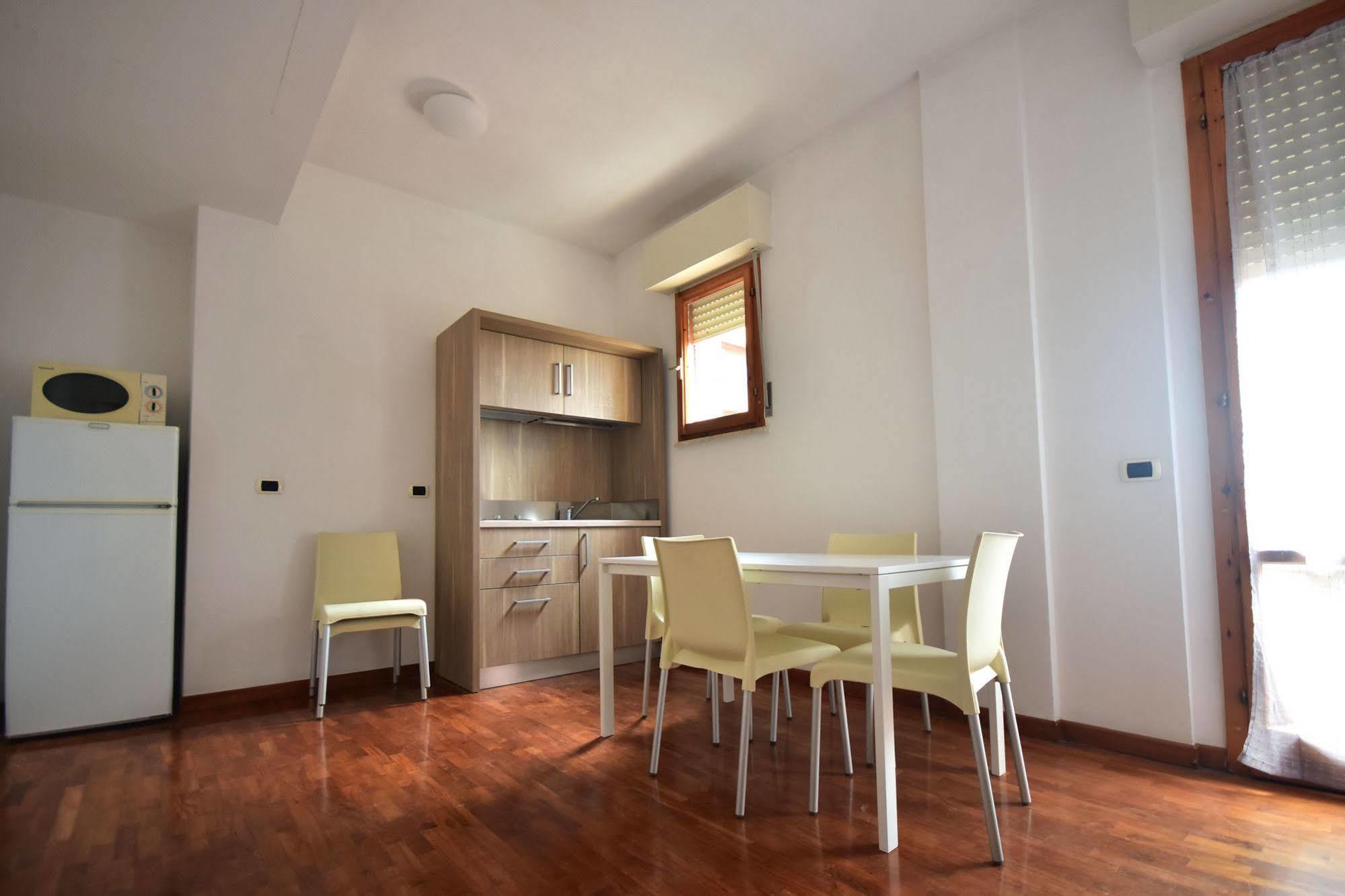 Residence Avana Сенигалия Екстериор снимка