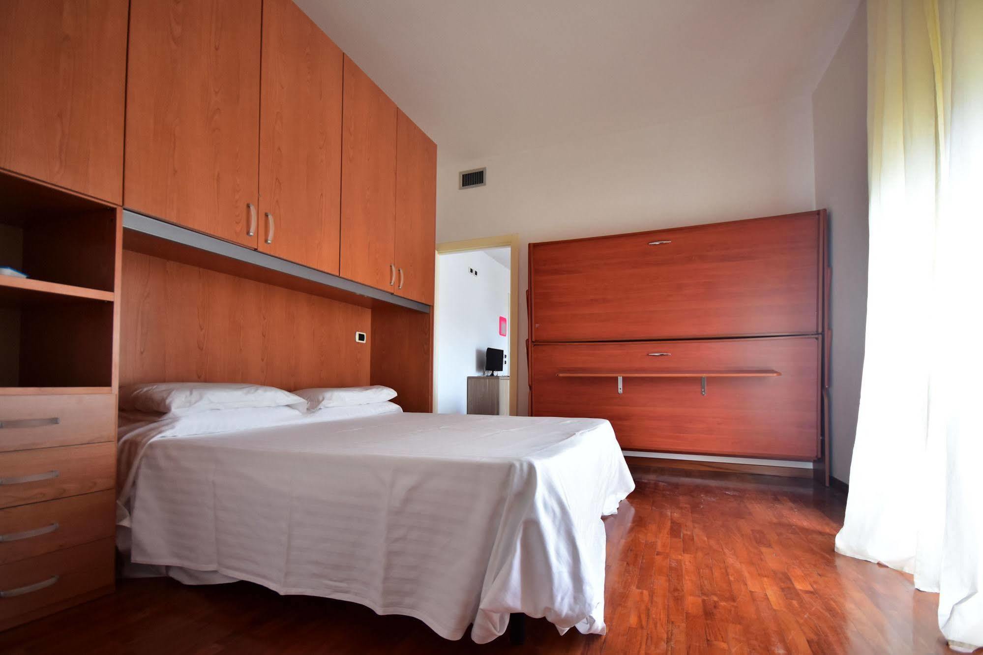 Residence Avana Сенигалия Екстериор снимка