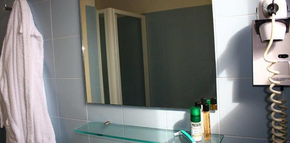 Residence Avana Сенигалия Екстериор снимка